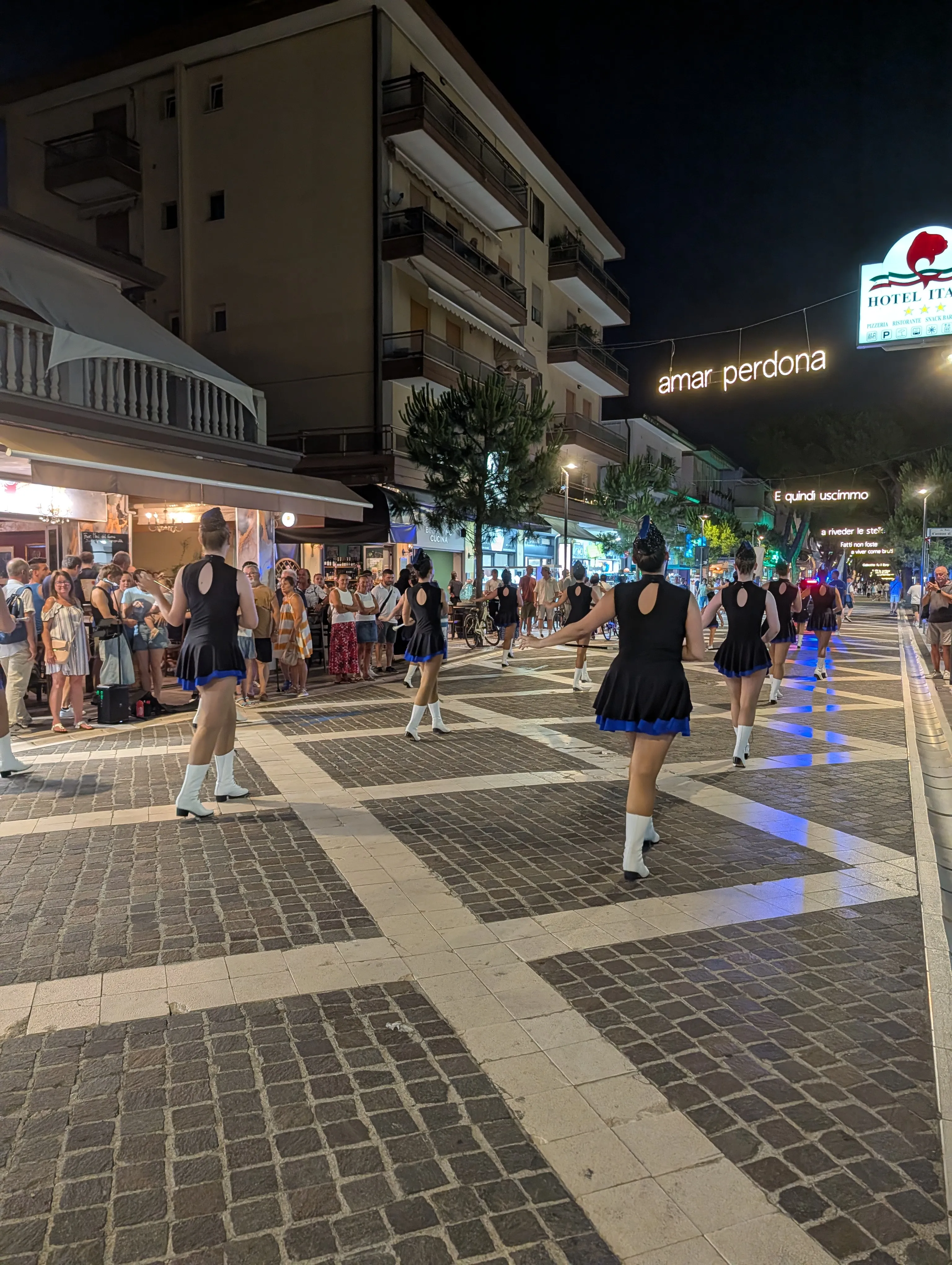 Eventi Estivi 2026: Le Sfilate delle Majorettes Onda Azzurra a Jesolo