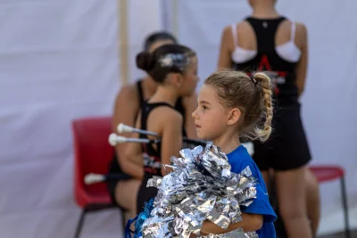 Baby majorette in attesa del suo turno — Majorettes Onda Azzurra, Jesolo