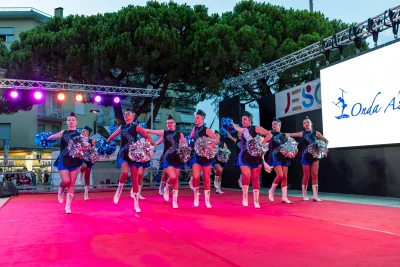 Coreografia serale dell'Onda Azzurra — Majorettes Onda Azzurra, Jesolo