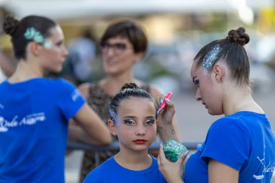 Glitter nei capelli e make-up di scena — Majorettes Onda Azzurra, Jesolo