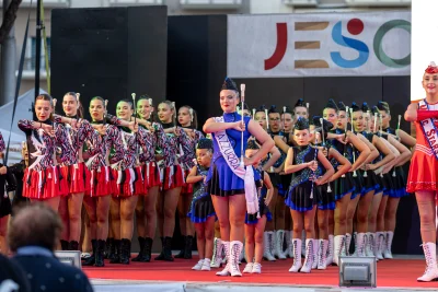 Squadre schierate sul palco di Jesolo — Majorettes Onda Azzurra, Jesolo