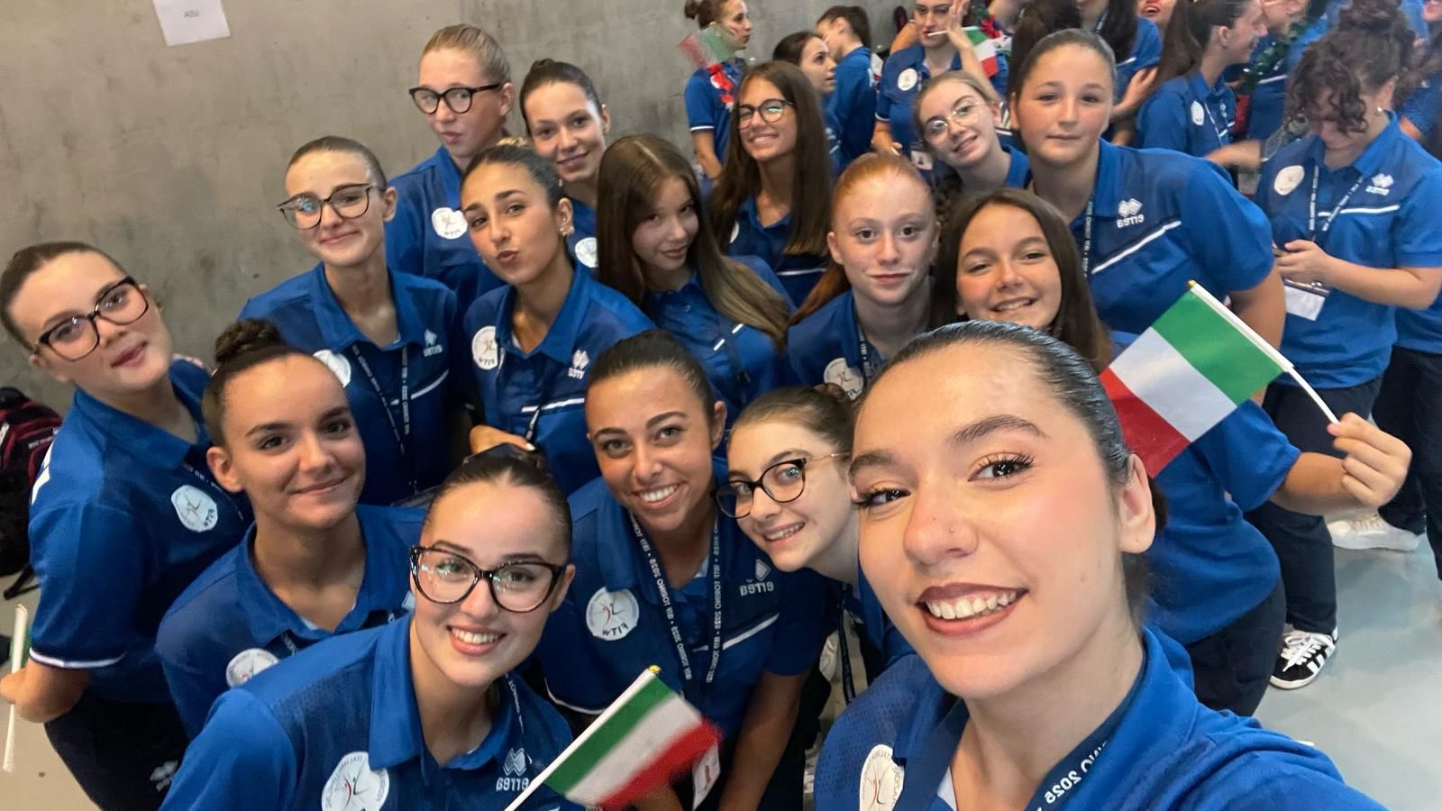 Atlete majorettes italiane durante i Mondiali alla Inalpi Arena di Torino